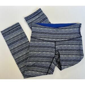 Lululemon Size 4 Wunder Under Blue Cyber Stripe Crop Capri Leggings Active